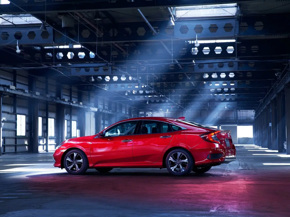 Honda Civic X Рестайлинг Седан — фото 2