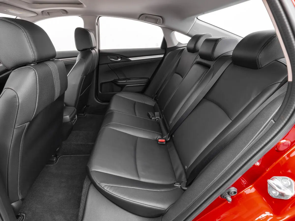 Honda Civic X Рестайлинг Седан — фото 10