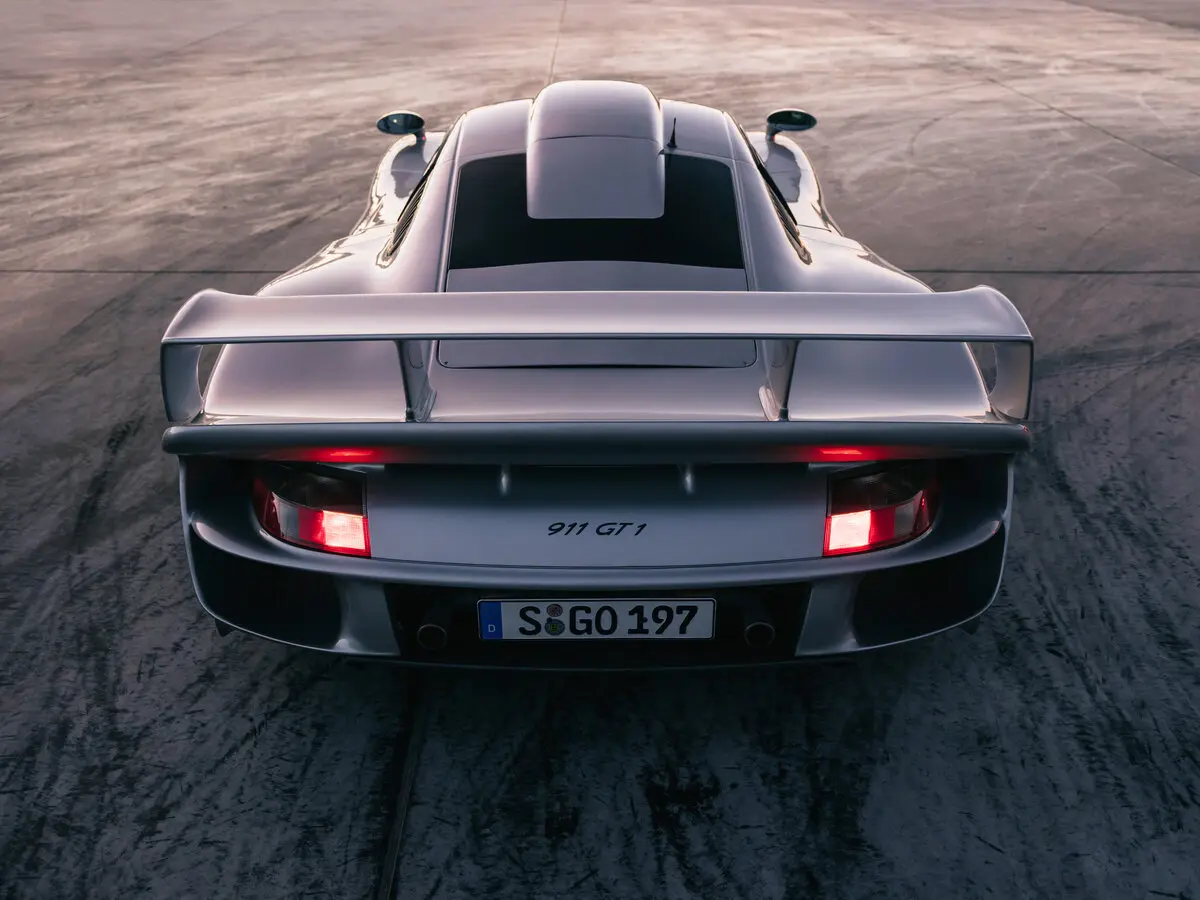 Porsche 911 GT1 996 Купе — сүрөт 4