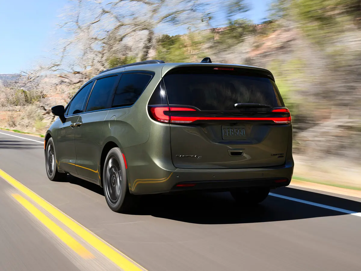 Chrysler Pacifica RU Рестайлинг 2 Минивэн — photo 4