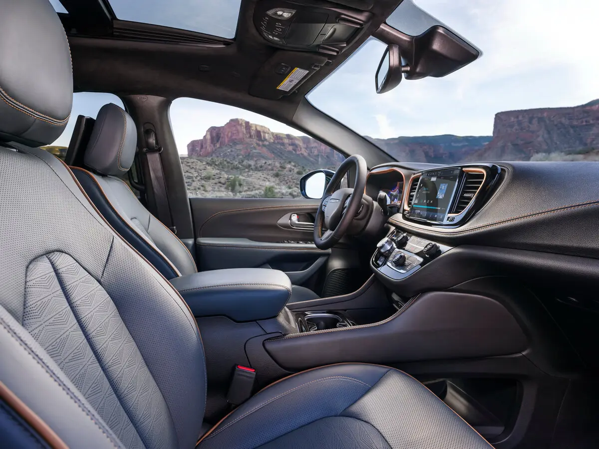Chrysler Pacifica RU Рестайлинг 2 Минивэн — photo 7