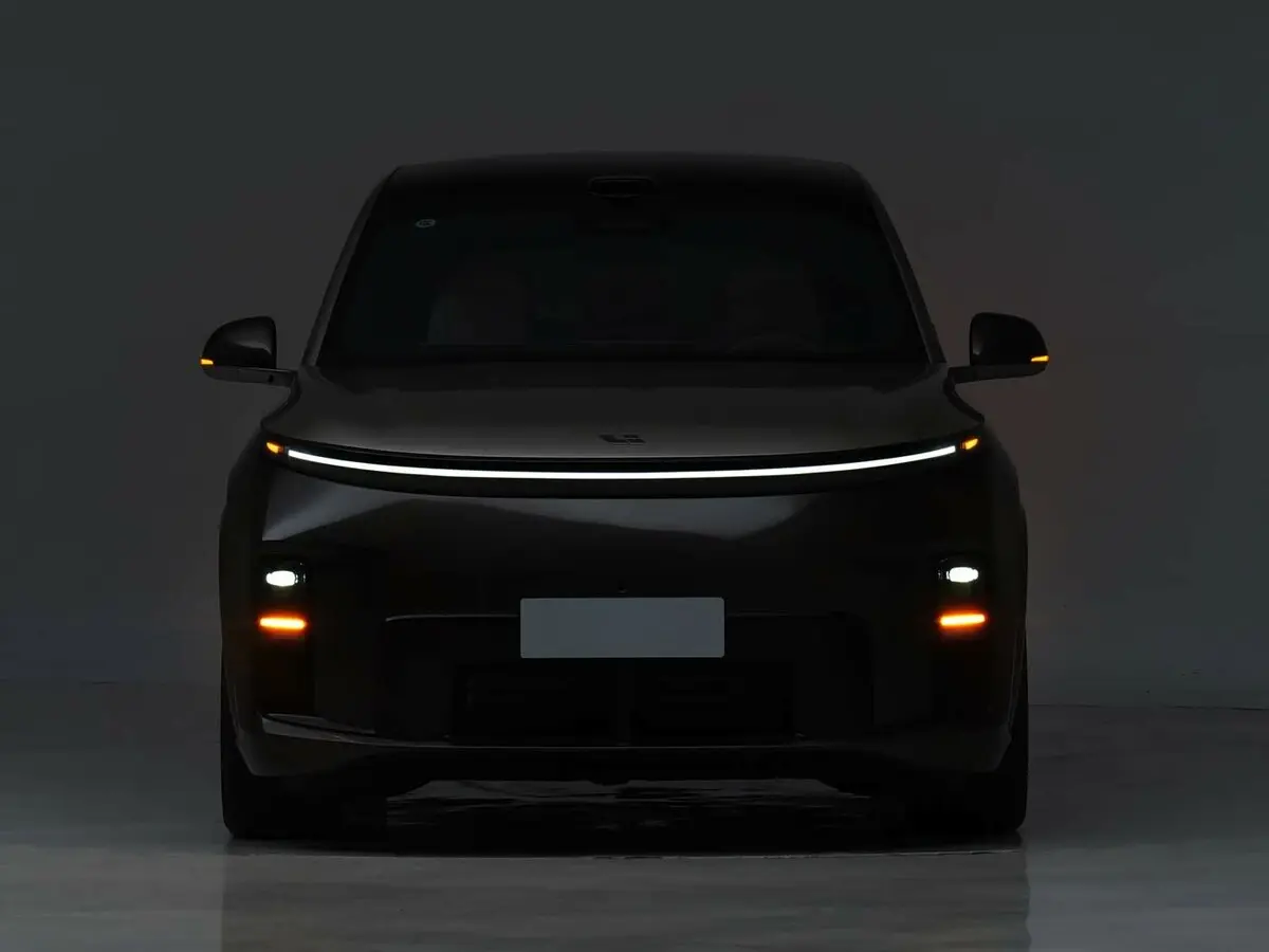 Li Auto (Lixiang) L8 II Внедорожник 5 дв. — 照片 14