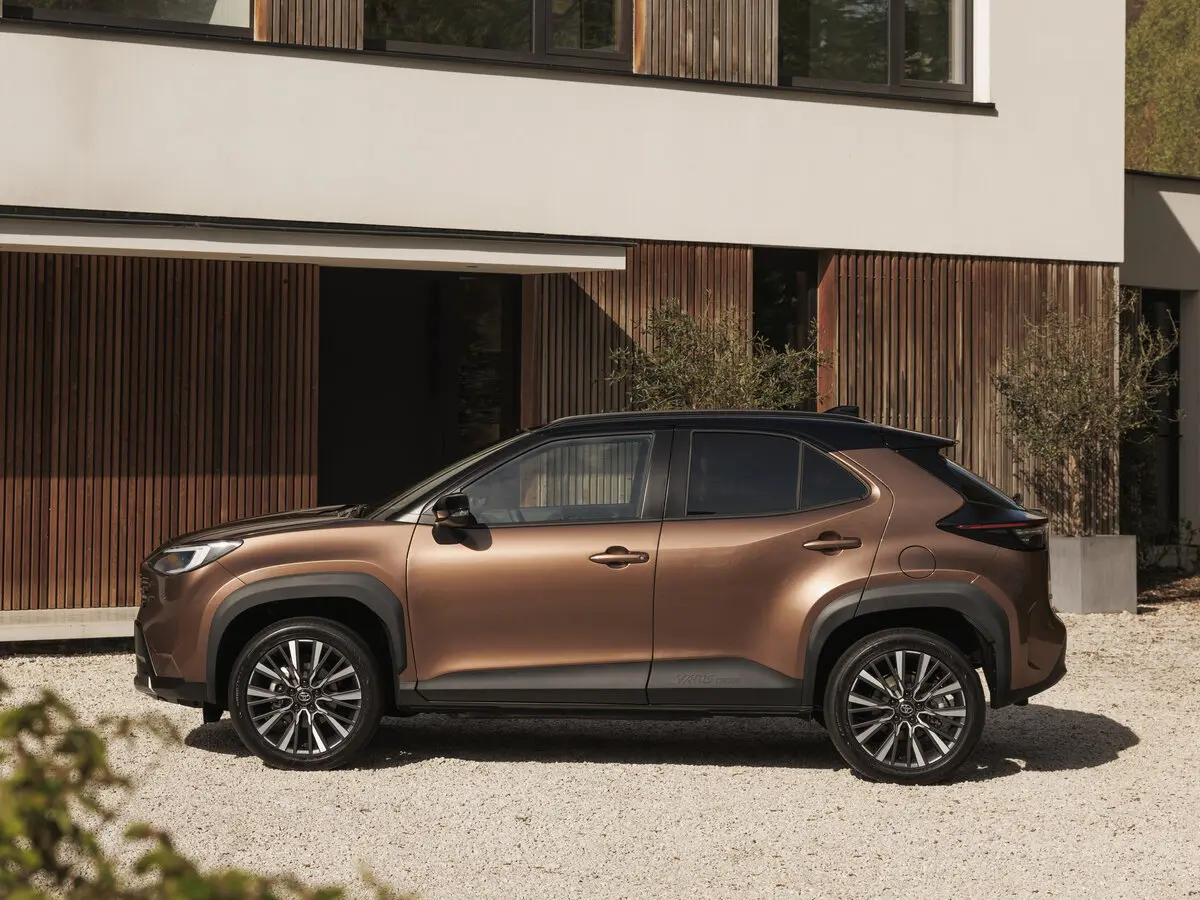 Toyota Yaris Cross I Рестайлинг Внедорожник 5 дв. — 照片 2