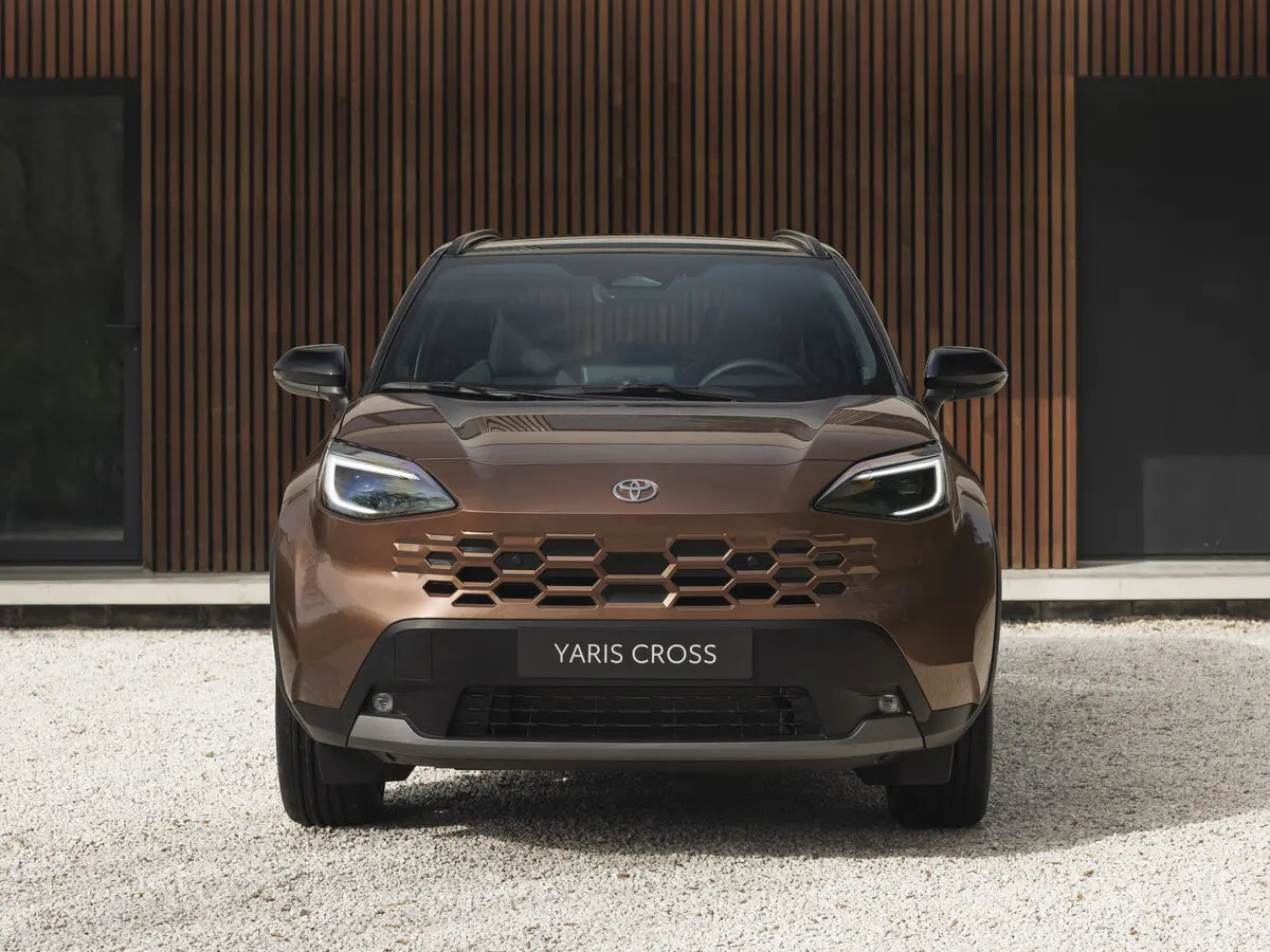 Toyota Yaris Cross I Рестайлинг Внедорожник 5 дв. — 照片 3