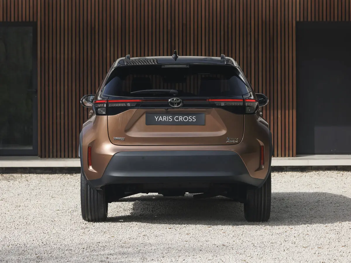 Toyota Yaris Cross I Рестайлинг Внедорожник 5 дв. — 照片 4