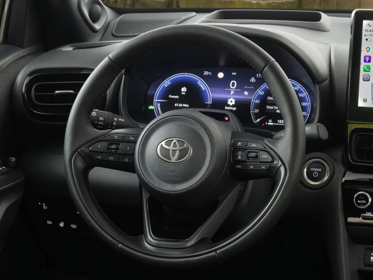 Toyota Yaris Cross I Рестайлинг Внедорожник 5 дв. — 照片 8