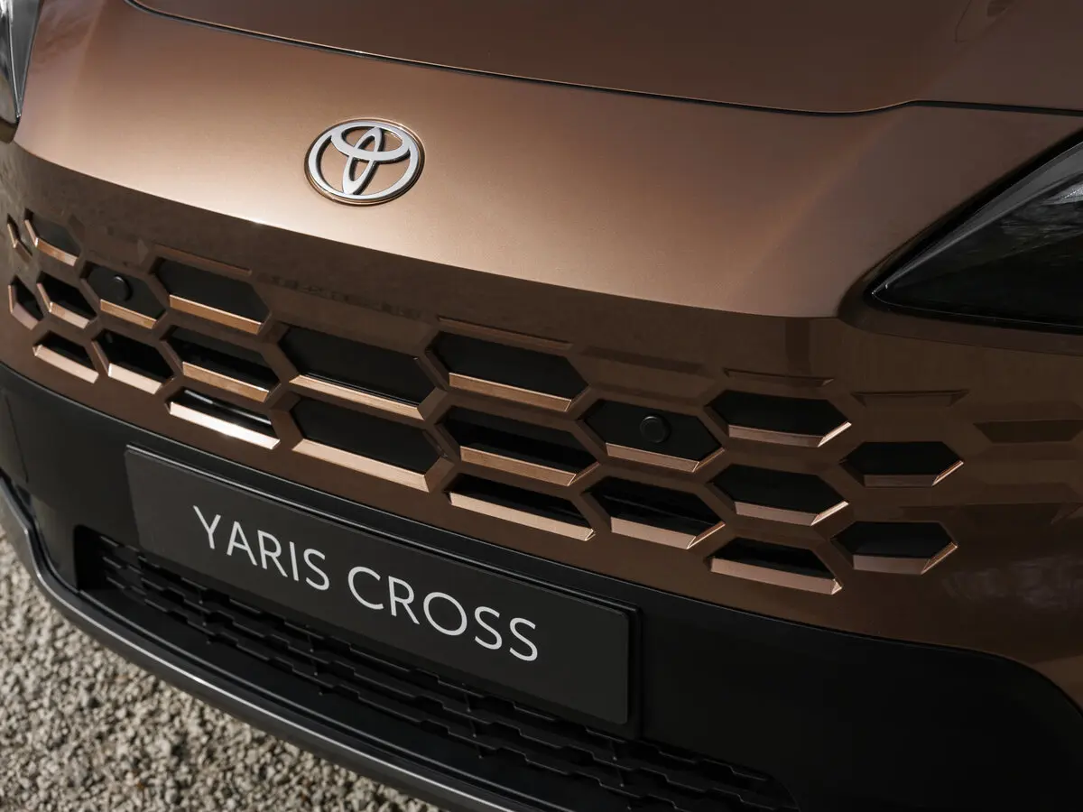 Toyota Yaris Cross I Рестайлинг Внедорожник 5 дв. — 照片 11