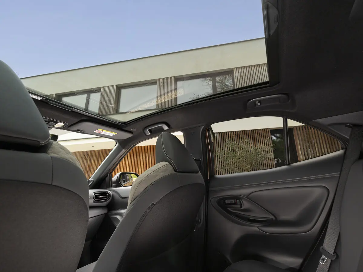 Toyota Yaris Cross I Рестайлинг Внедорожник 5 дв. — 照片 12
