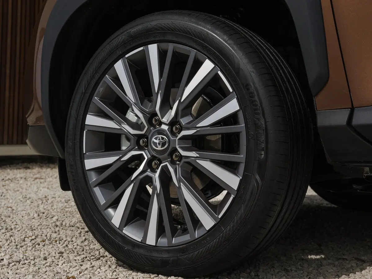 Toyota Yaris Cross I Рестайлинг Внедорожник 5 дв. — 照片 14