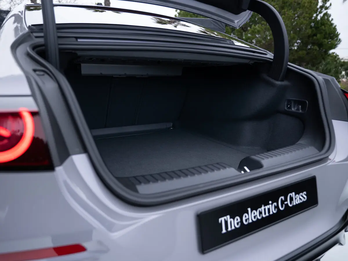 Mercedes-Benz C-Класс electric (W520) Седан — сүрөт 12