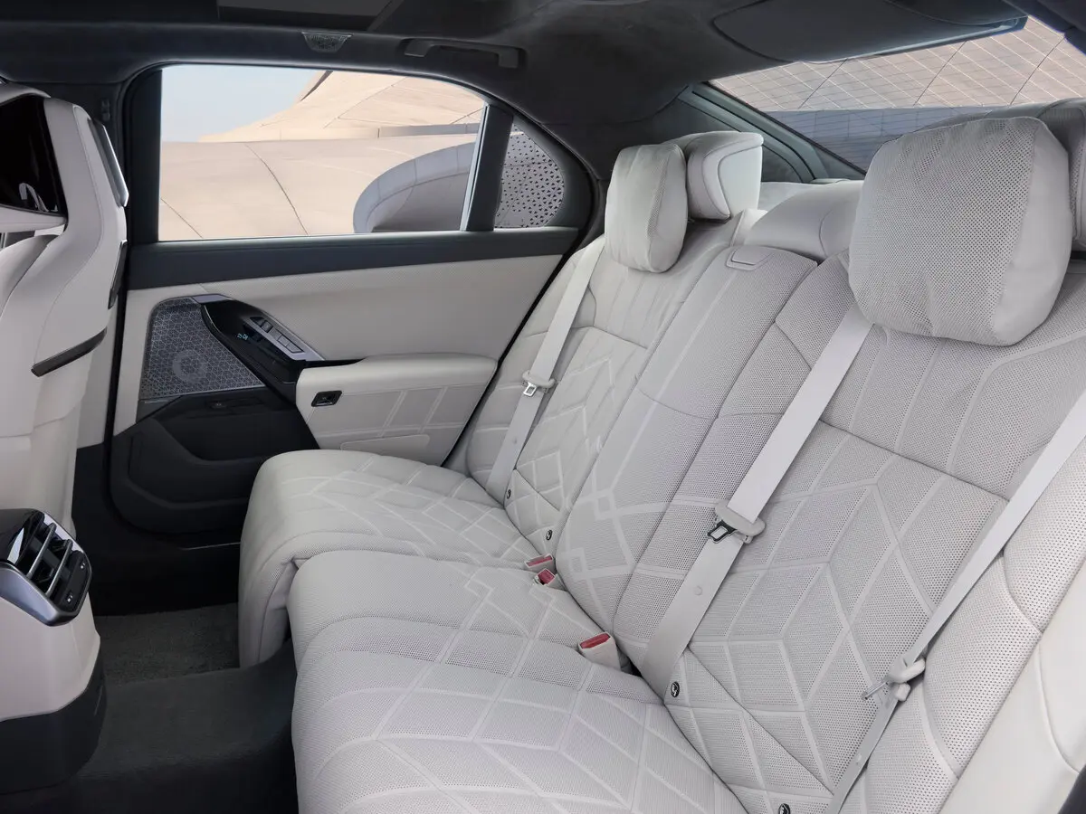 BMW 7 серии VII (G70) Рестайлинг Седан — photo 10