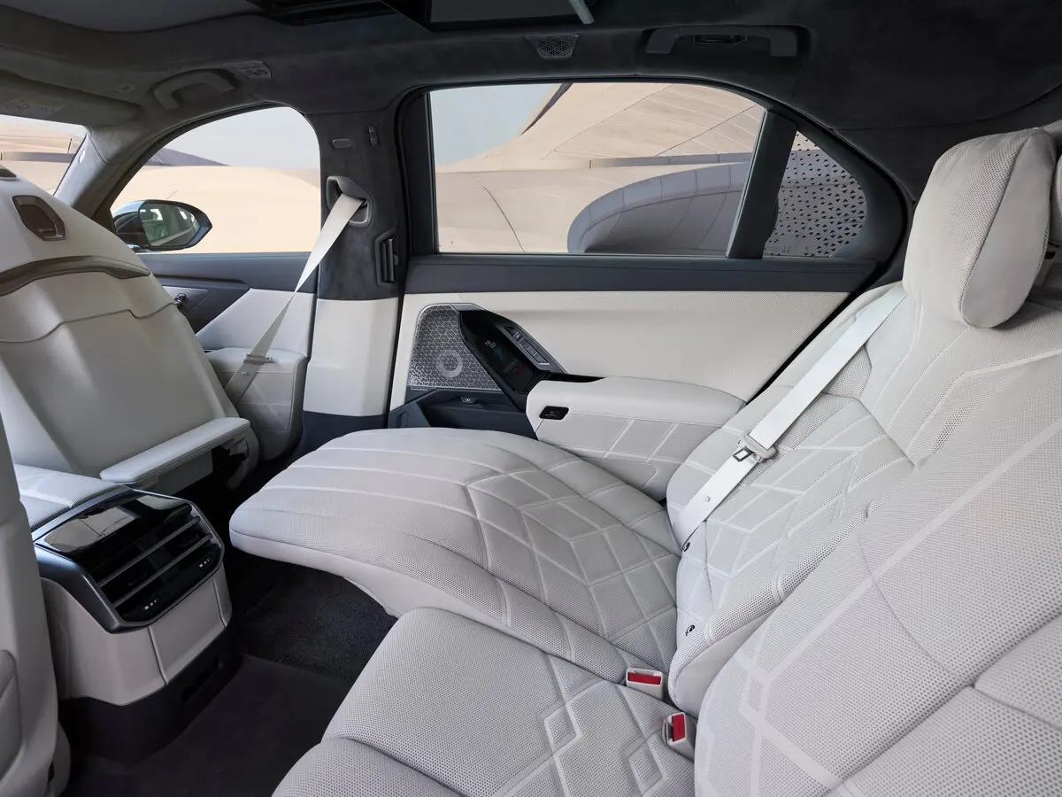 BMW 7 серии VII (G70) Рестайлинг Седан — photo 11