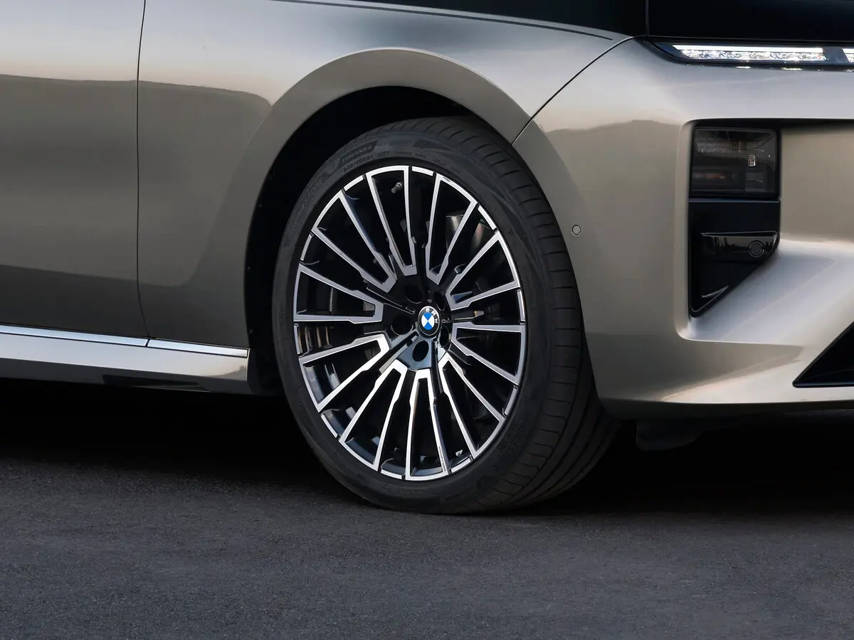 BMW 7 серии VII (G70) Рестайлинг Седан — photo 19