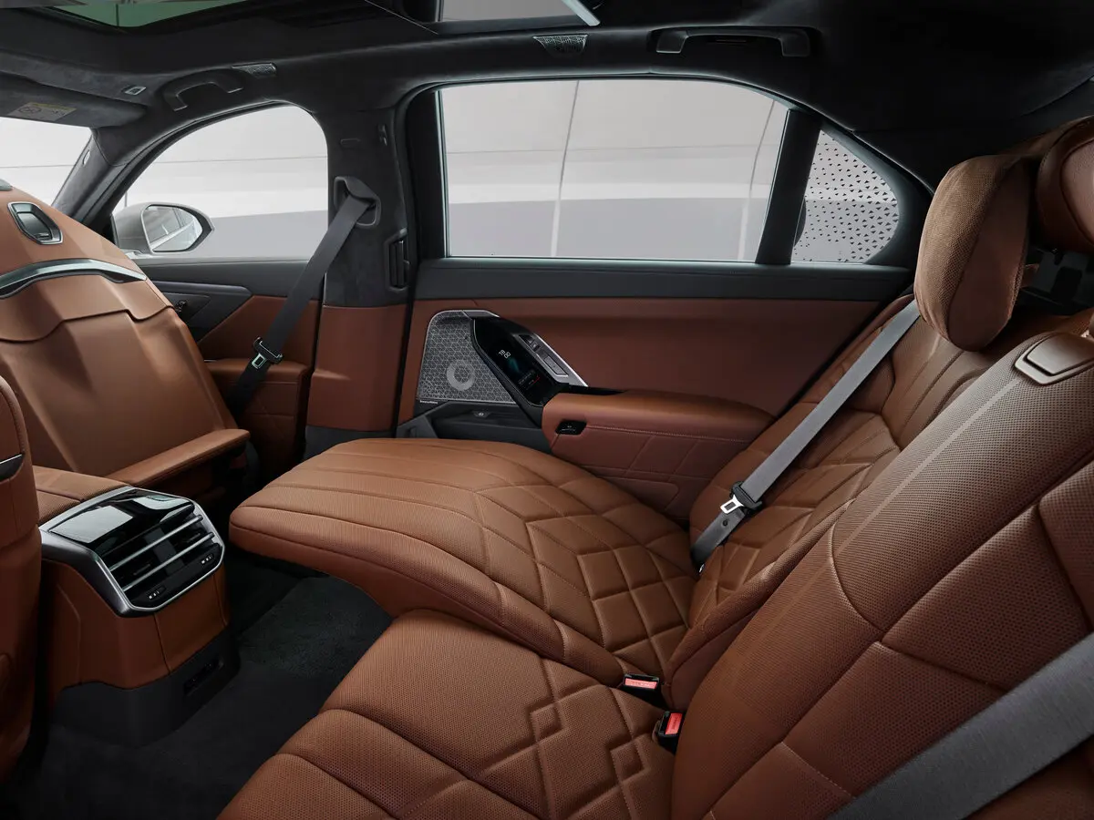 BMW i7 I (G70) Рестайлинг Седан — сүрөт 10