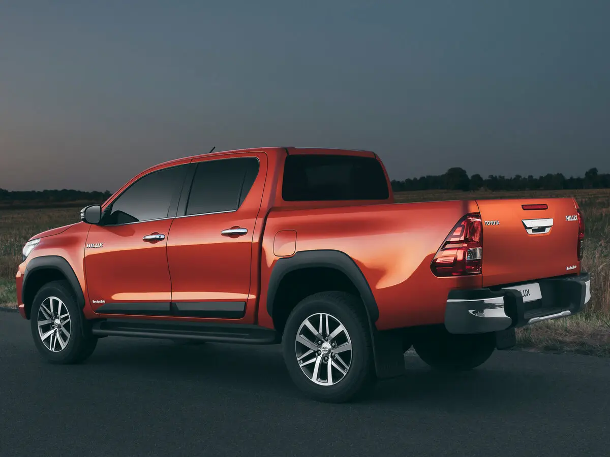 Toyota Hilux VIII Рестайлинг Пикап Двойная кабина — сүрөт 4