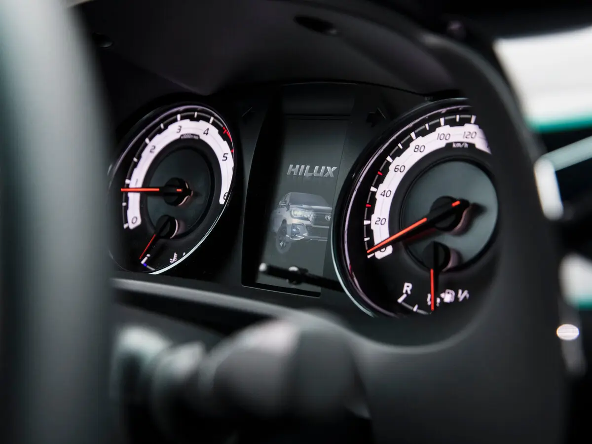 Toyota Hilux VIII Рестайлинг Пикап Двойная кабина — сүрөт 7