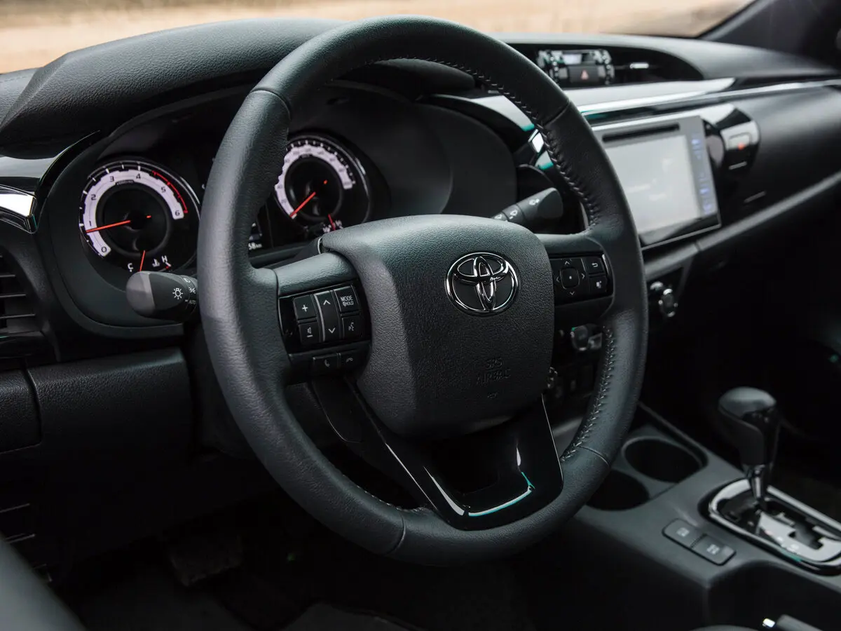 Toyota Hilux VIII Рестайлинг Пикап Двойная кабина — сүрөт 8