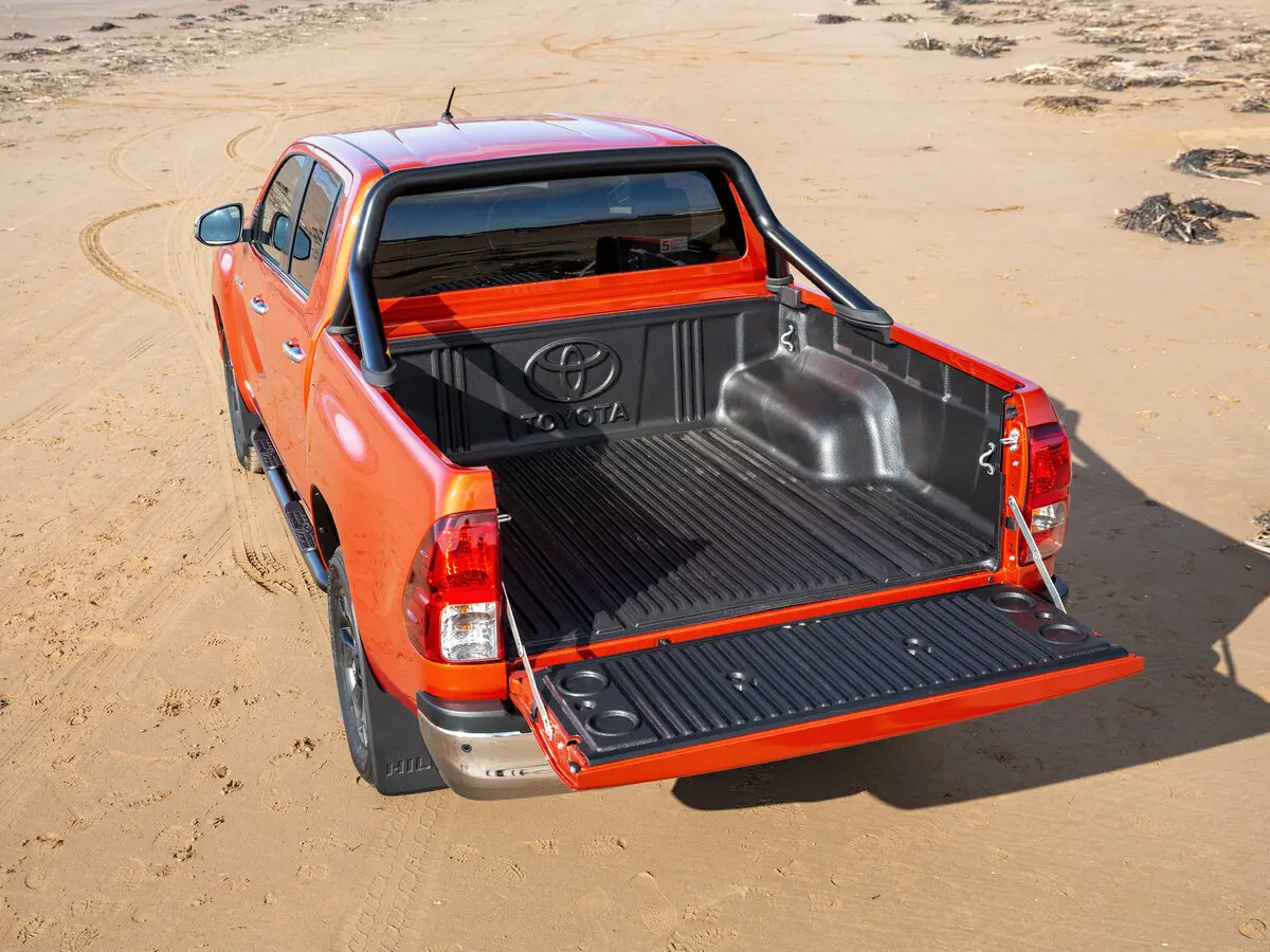 Toyota Hilux VIII Рестайлинг Пикап Двойная кабина — сүрөт 10