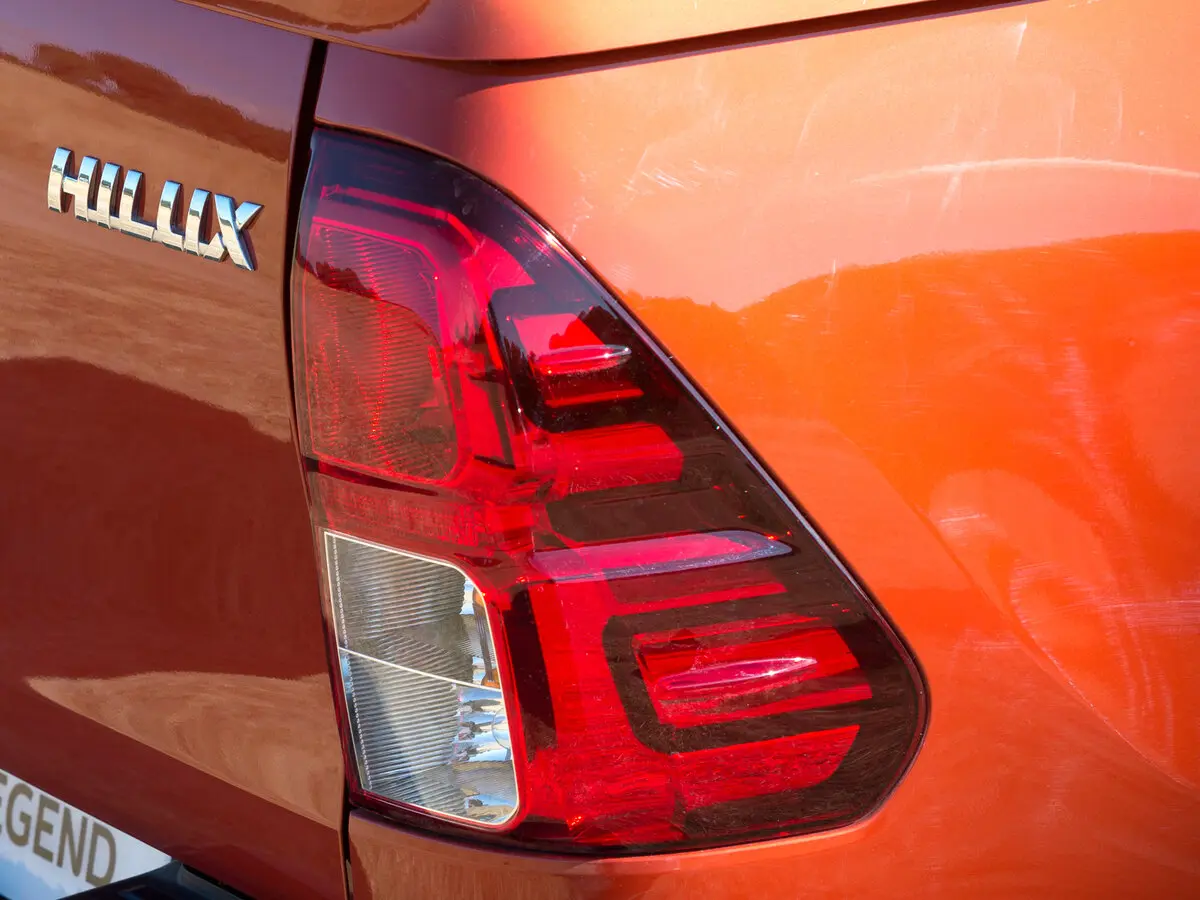 Toyota Hilux VIII Рестайлинг Пикап Двойная кабина — сүрөт 13