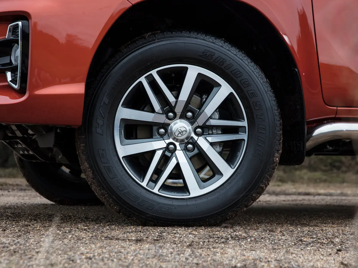 Toyota Hilux VIII Рестайлинг Пикап Двойная кабина — сүрөт 16