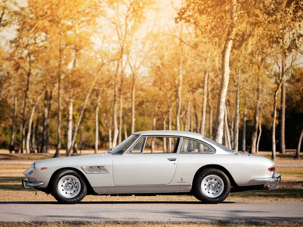 Ferrari 330 GT 2+2 Series II Купе — фото 3
