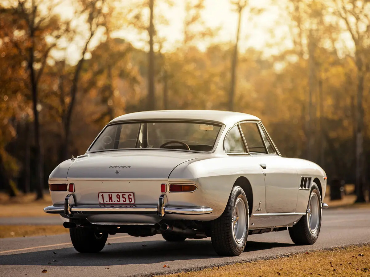 Ferrari 330 GT 2+2 Series II Купе — сүрөт 4