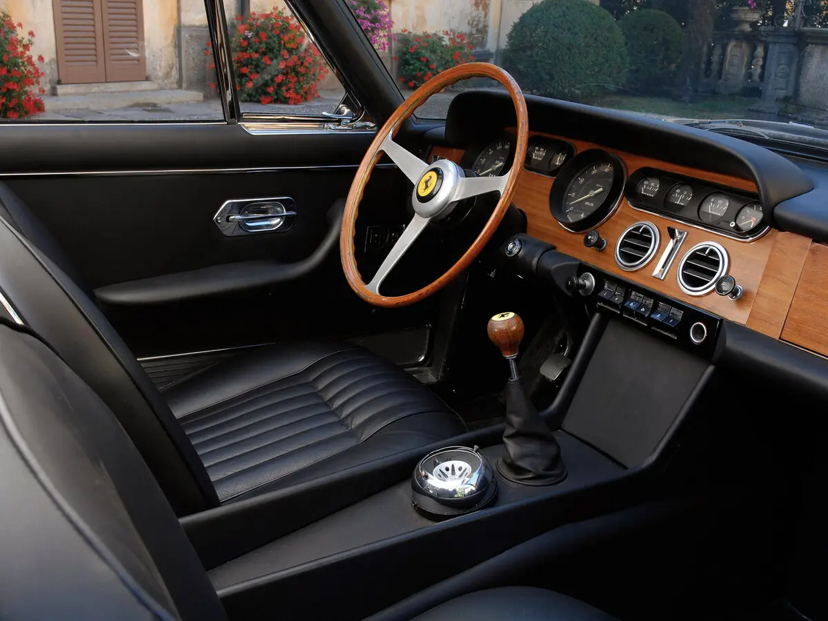 Ferrari 330 GT 2+2 Series II Купе — сүрөт 6