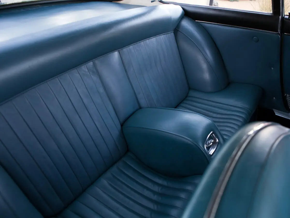 Ferrari 330 GT 2+2 Series II Купе — сүрөт 8
