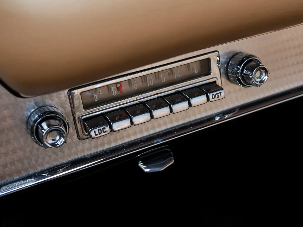 Chrysler 300 Letter Series II (300E) Рестайлинг Кабриолет — photo 11