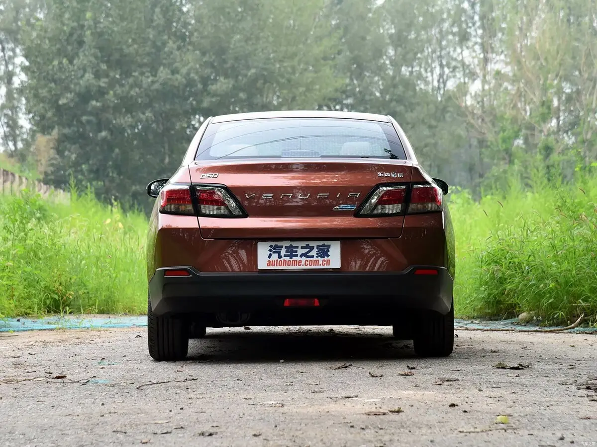 Venucia D60 I Седан — сүрөт 5