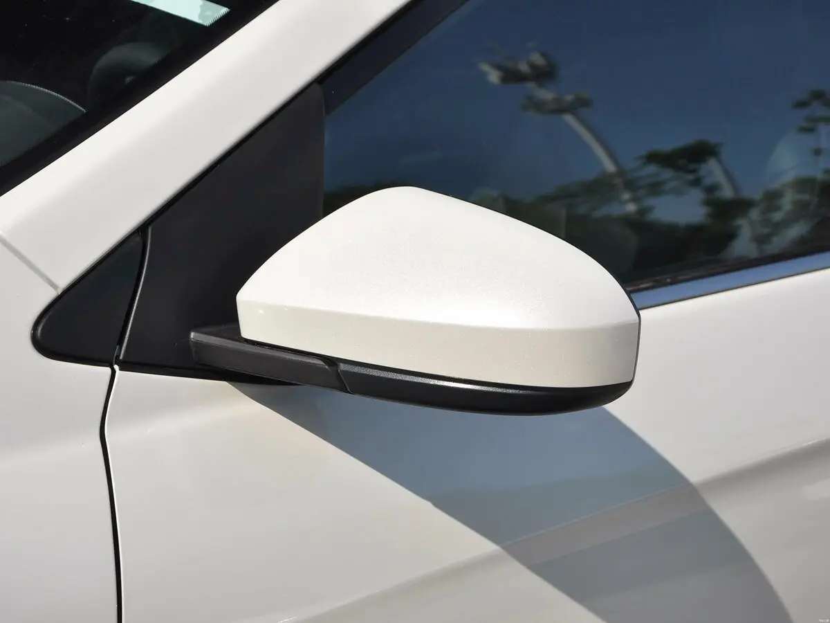 Venucia D60 I Рестайлинг Седан EV — сүрөт 12