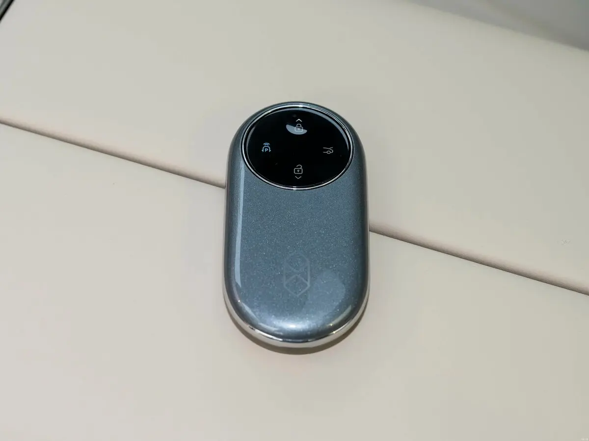Luxeed V9 2026 – н.в. Минивэн — photo 18