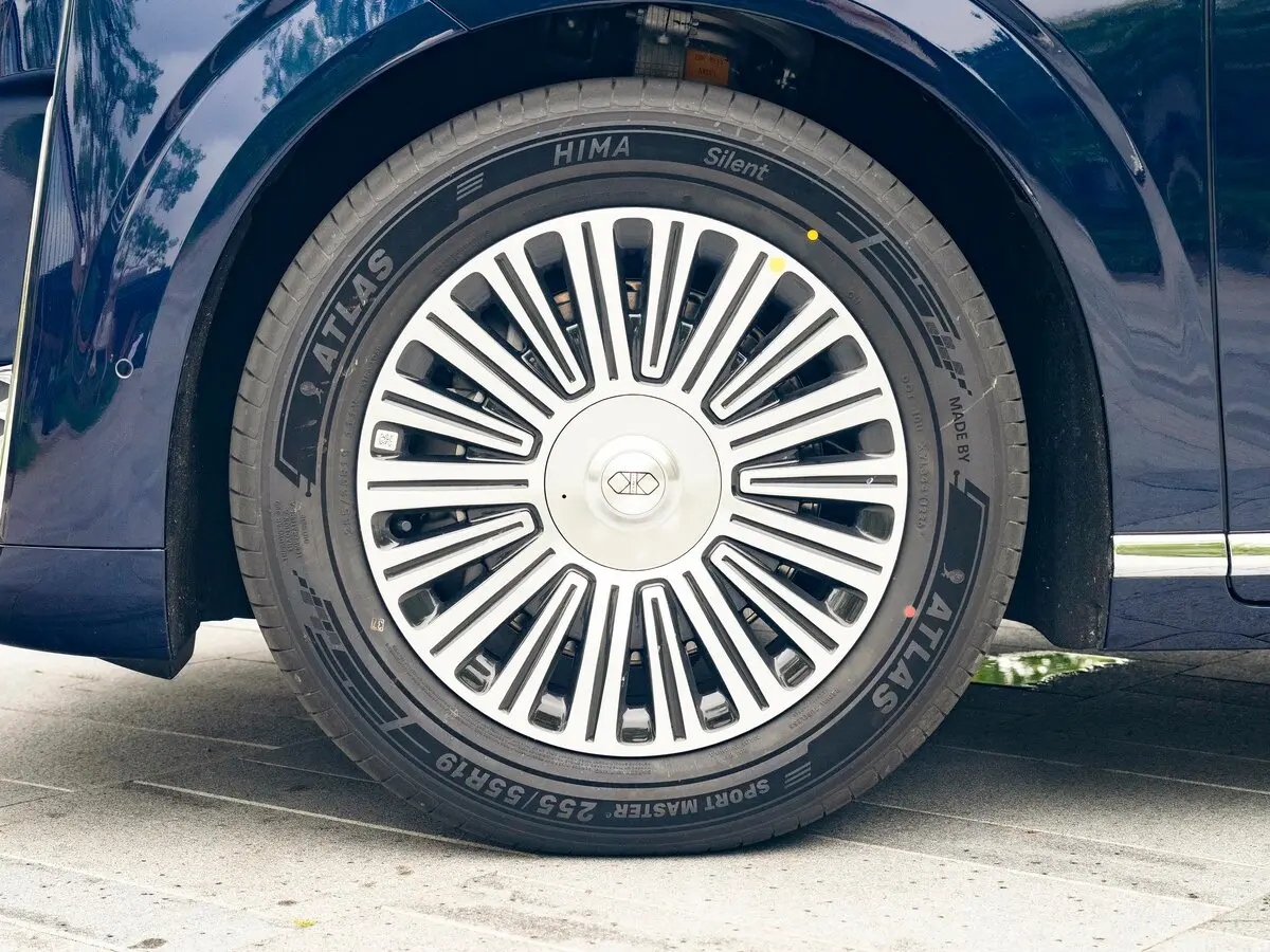 Luxeed V9 2026 – н.в. Минивэн — photo 19