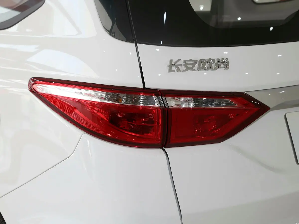 Changan Auchan A600 I Рестайлинг Минивэн — сүрөт 15