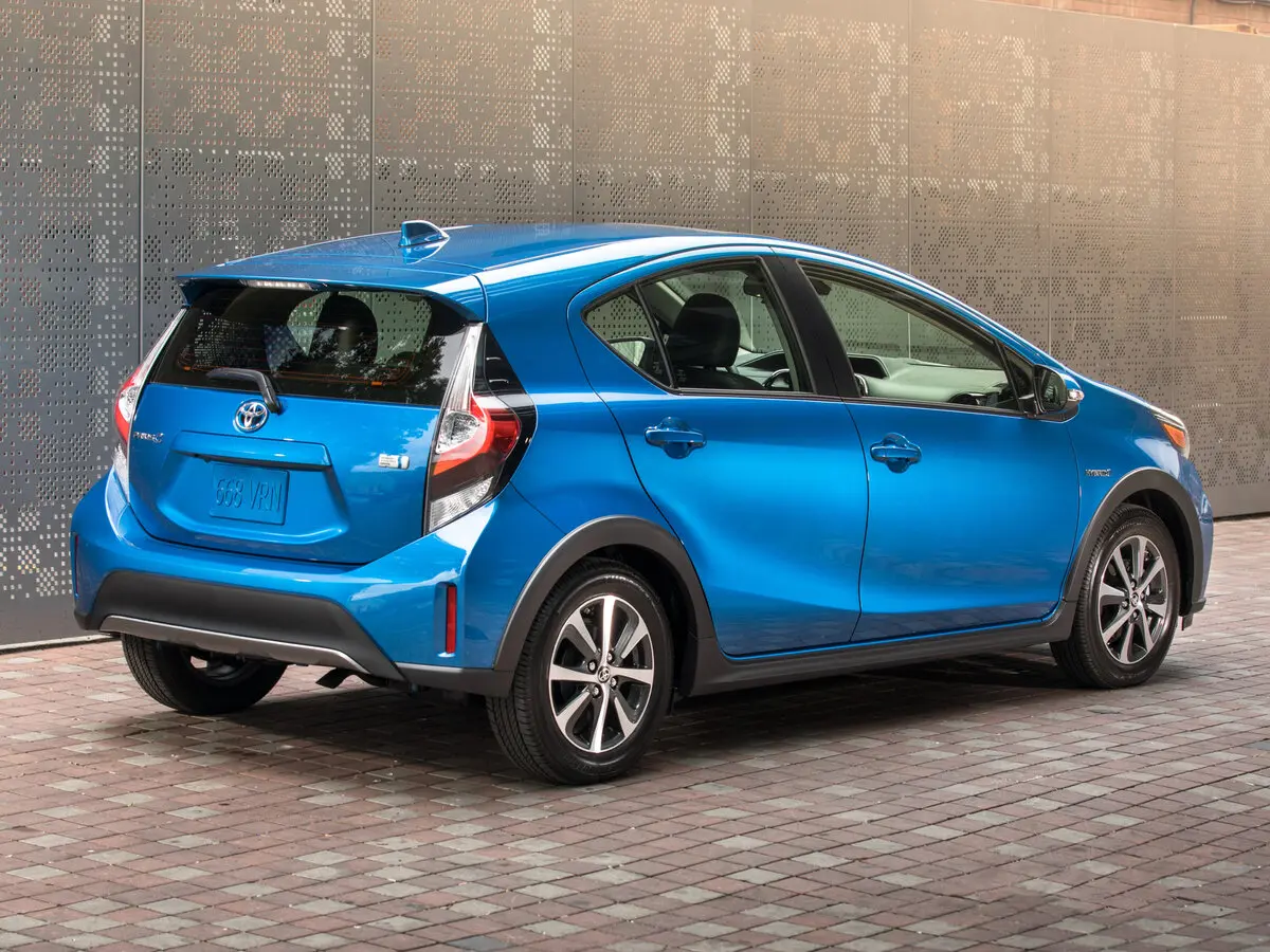 Toyota Prius c I Рестайлинг 2 Хэтчбек 5 дв. — сүрөт 3