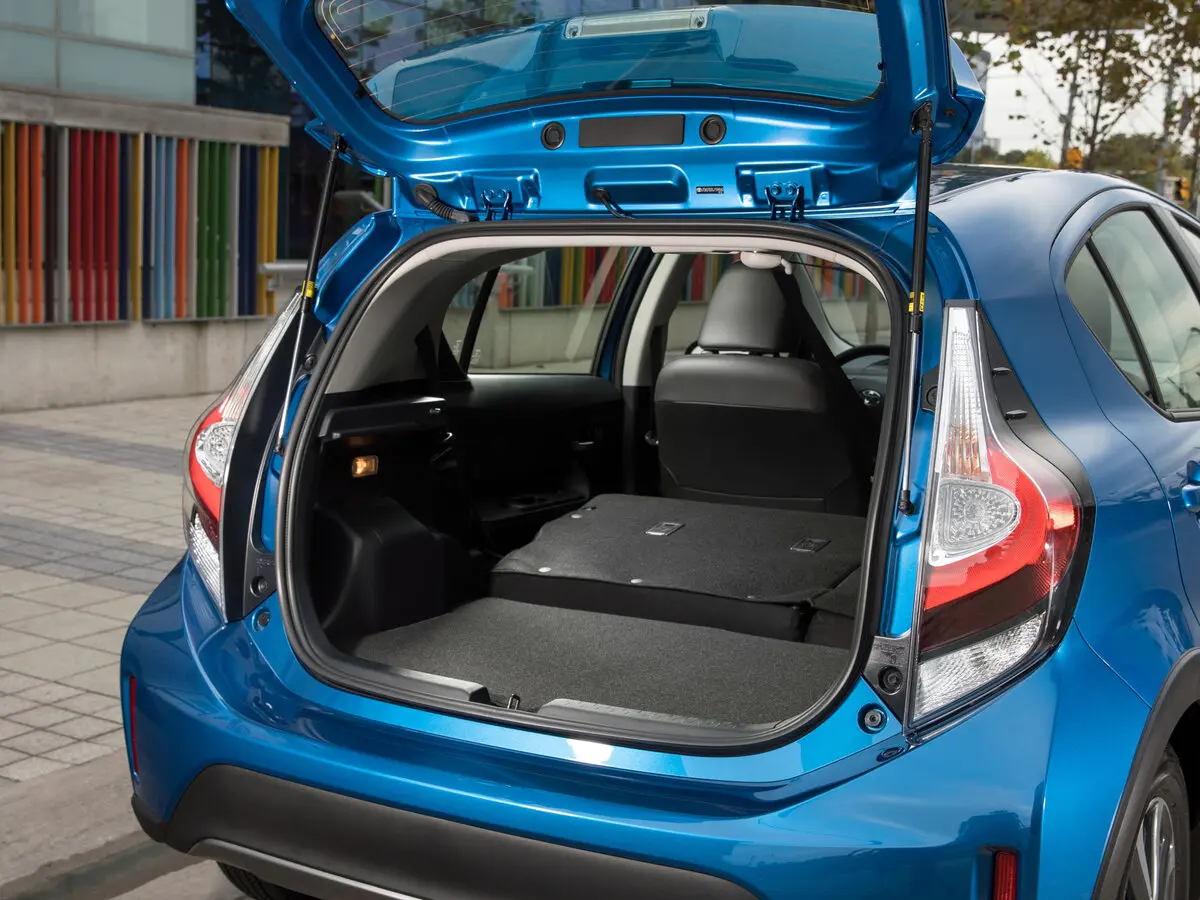 Toyota Prius c I Рестайлинг 2 Хэтчбек 5 дв. — сүрөт 5