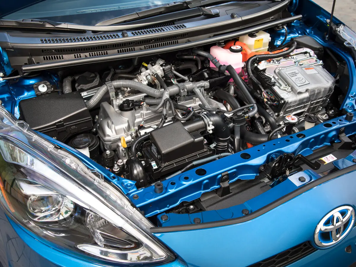 Toyota Prius c I Рестайлинг 2 Хэтчбек 5 дв. — сүрөт 6