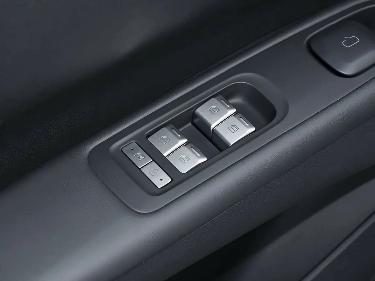 BAIC EU8 2026 – н.в. Седан — 照片 3
