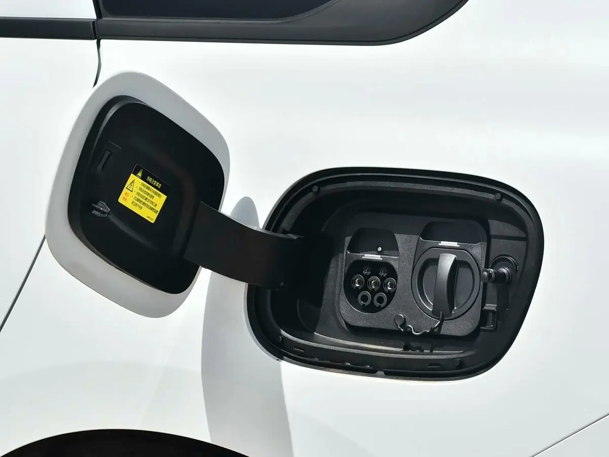 BAIC EU8 2026 – н.в. Седан — 照片 7
