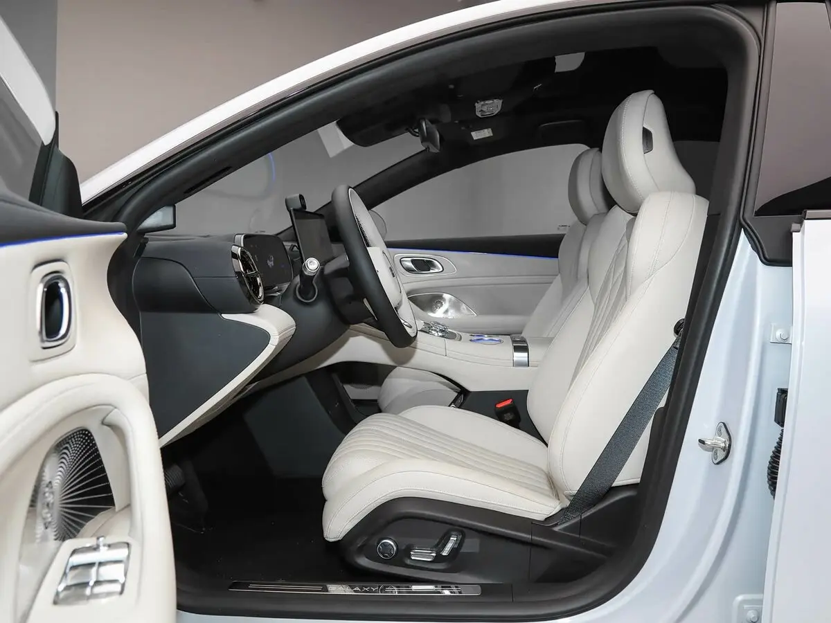 Geely Galaxy TT 2026 – н.в. Седан — 照片 6