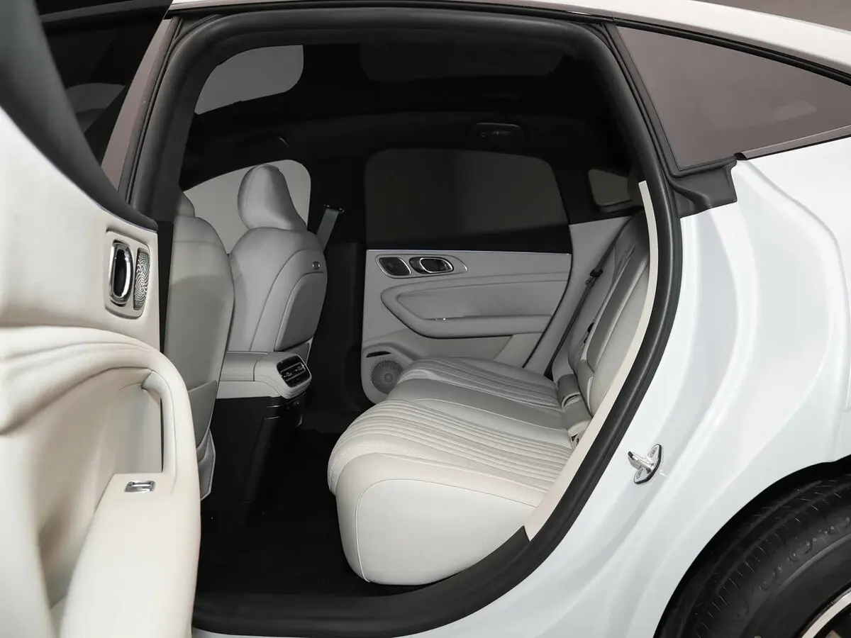 Geely Galaxy TT 2026 – н.в. Седан — 照片 9