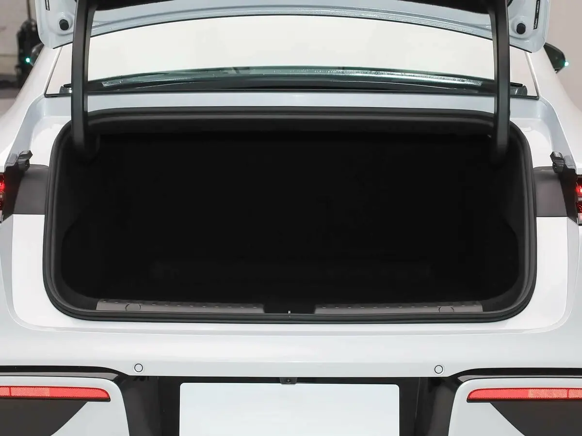 Geely Galaxy TT 2026 – н.в. Седан — 照片 13