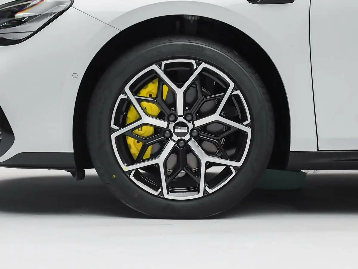 Geely Galaxy TT 2026 – н.в. Седан — 照片 19