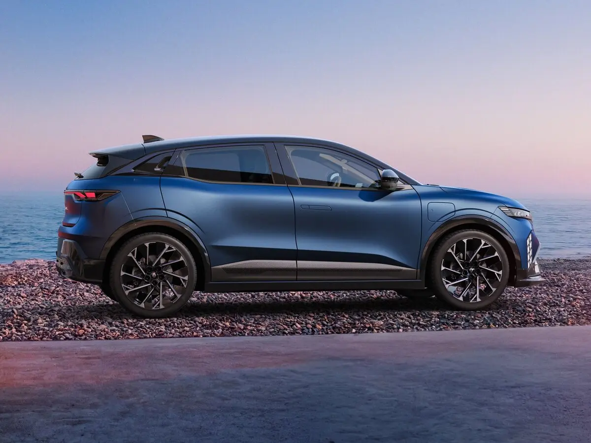 Renault Megane E-Tech I Рестайлинг Внедорожник 5 дв. — 照片 2