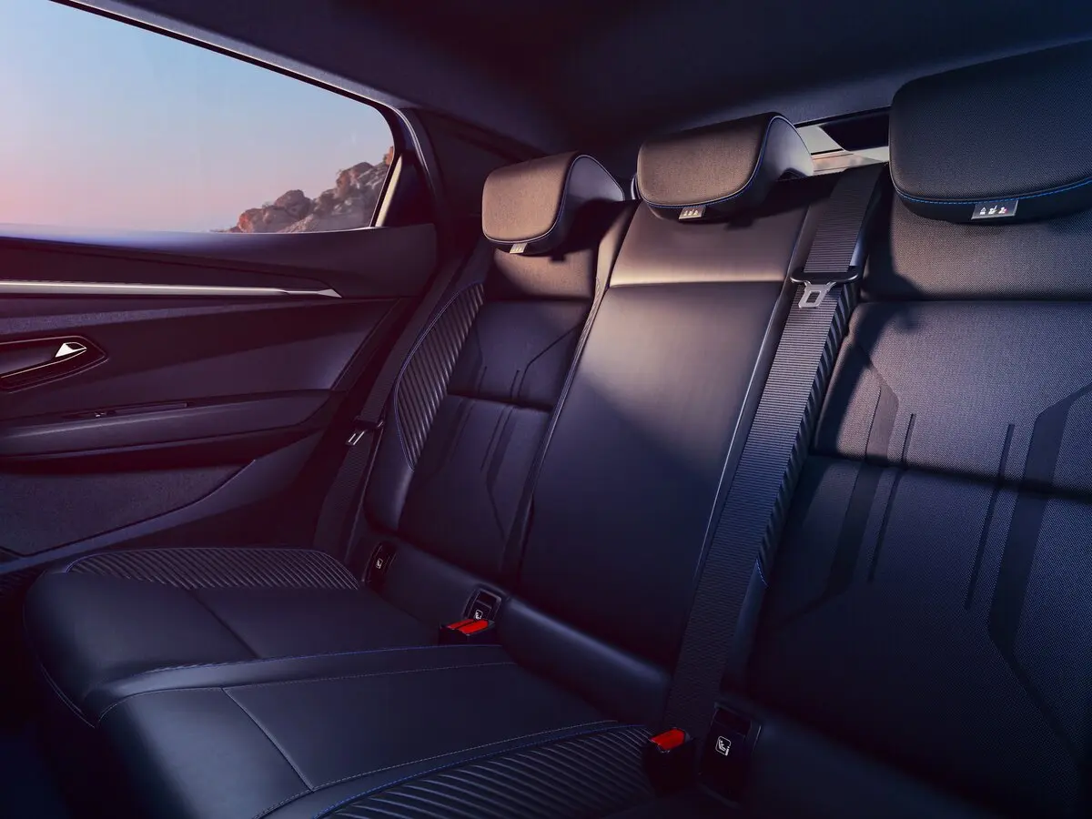 Renault Megane E-Tech I Рестайлинг Внедорожник 5 дв. — 照片 11