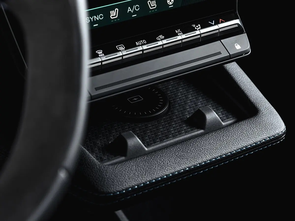 Renault Megane E-Tech I Рестайлинг Внедорожник 5 дв. — 照片 17