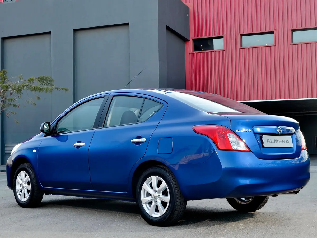 Nissan Almera III (N17) Седан — 照片 2