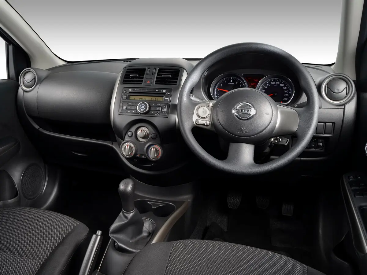 Nissan Almera III (N17) Седан — 照片 3