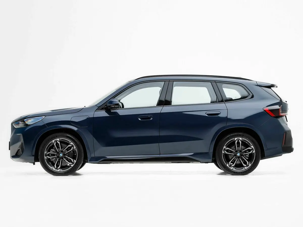 BMW iX1 2022 – н.в. Внедорожник 5 дв. L — 照片 3