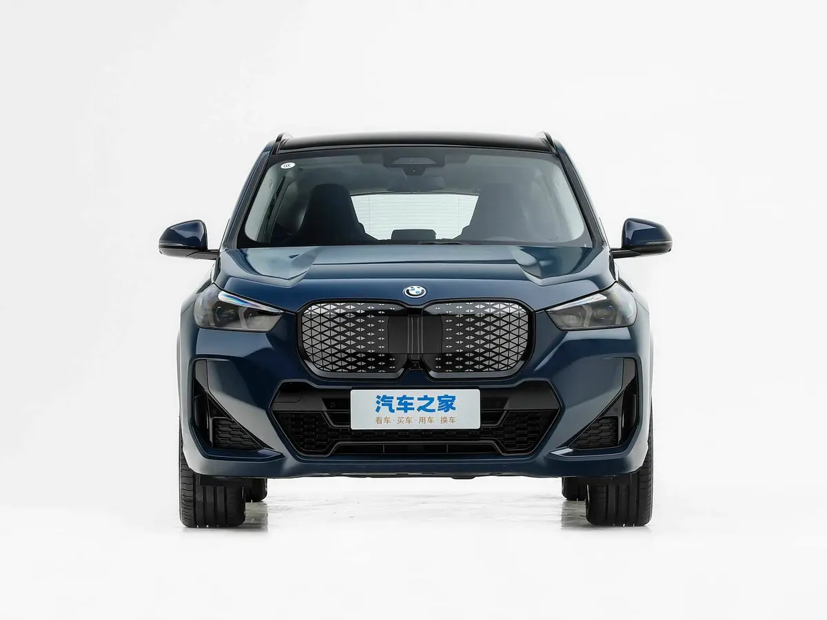 BMW iX1 2022 – н.в. Внедорожник 5 дв. L — 照片 4